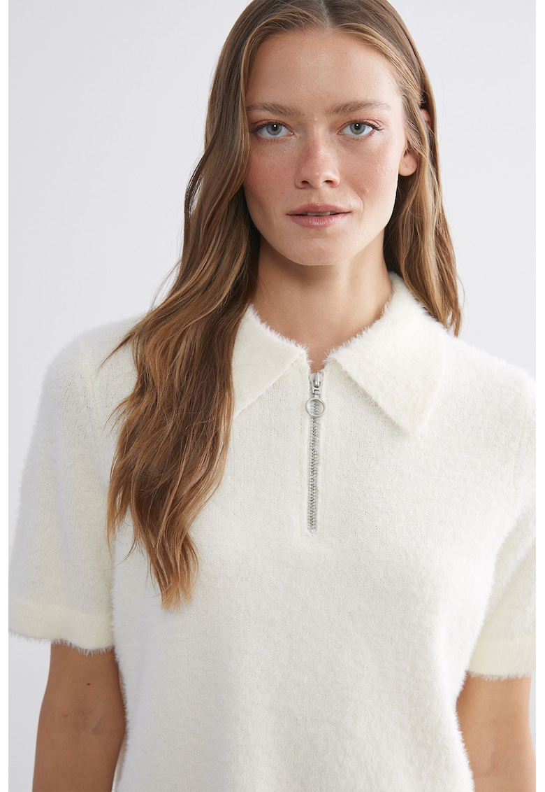 Pulover polo pufos cu maneci scurte si fermoar scurt