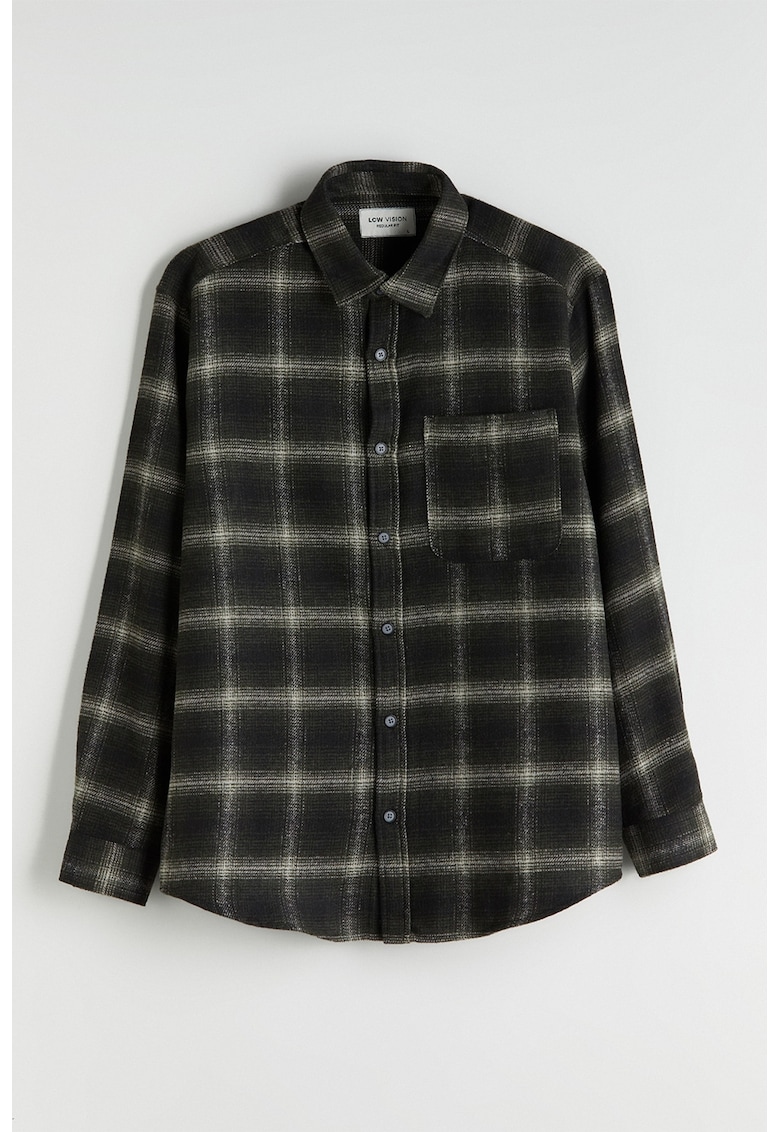 Camasa cu buzunar pe piept si model in carouri