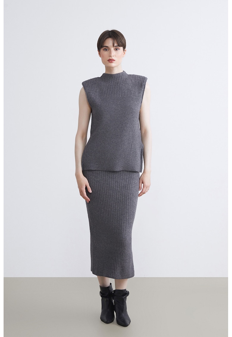 Fusta din tricot cu slit pe partea din spate