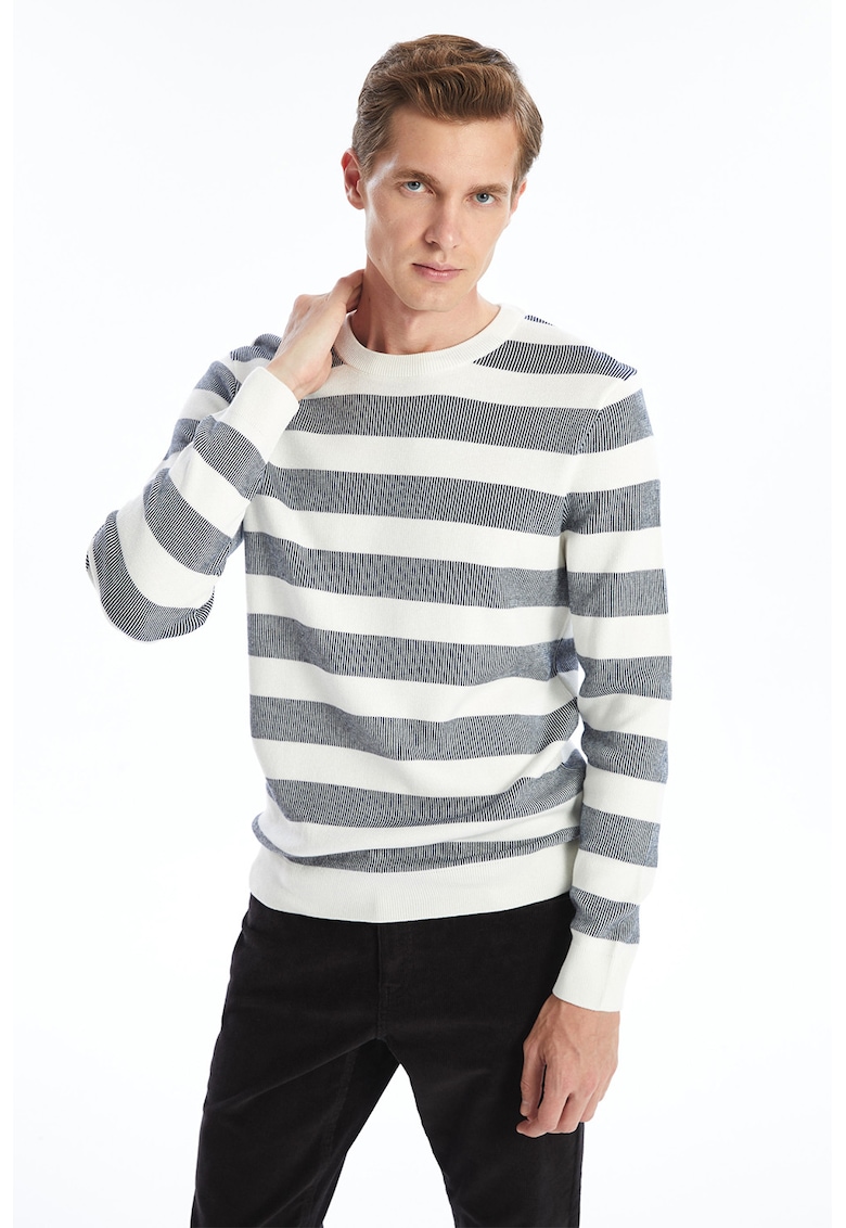 Pulover cu decolteu rotund si model in dungi