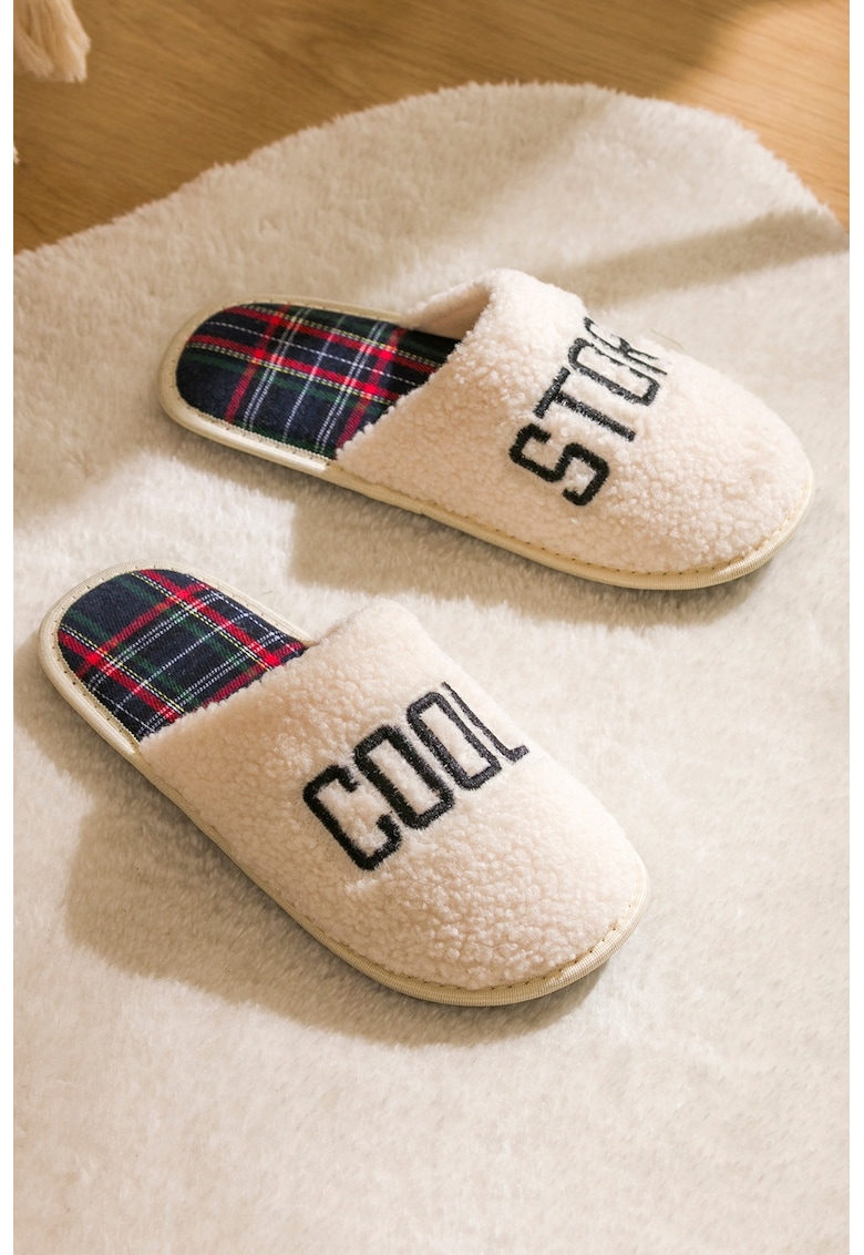 Papuci de casa cu model text