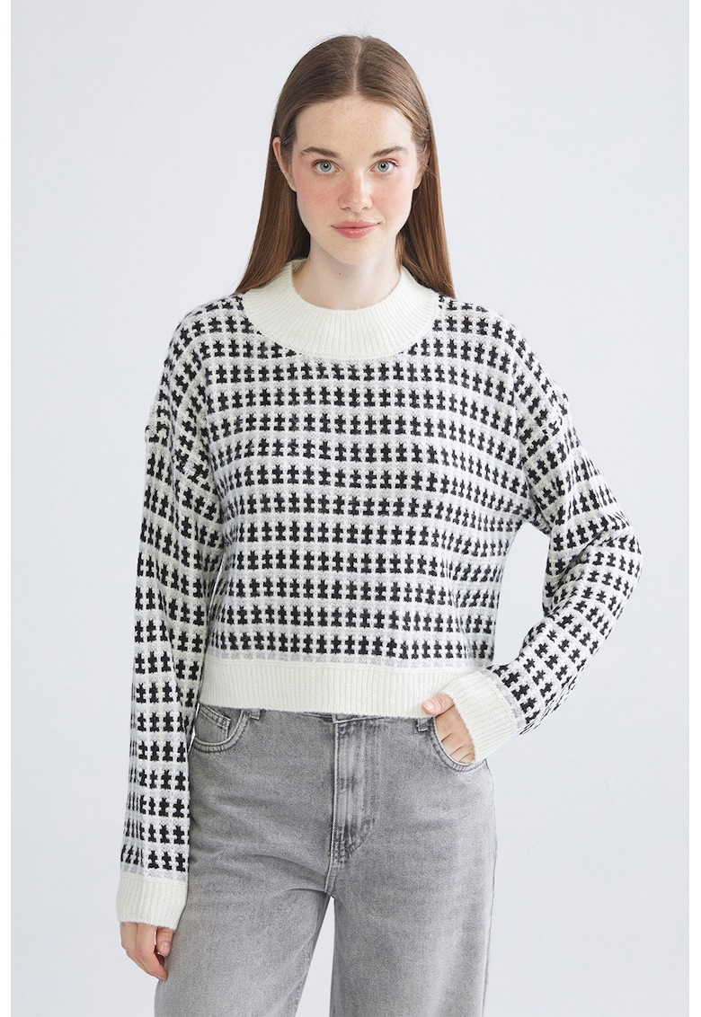 Pulover lejer cu decolteu la baza gatului