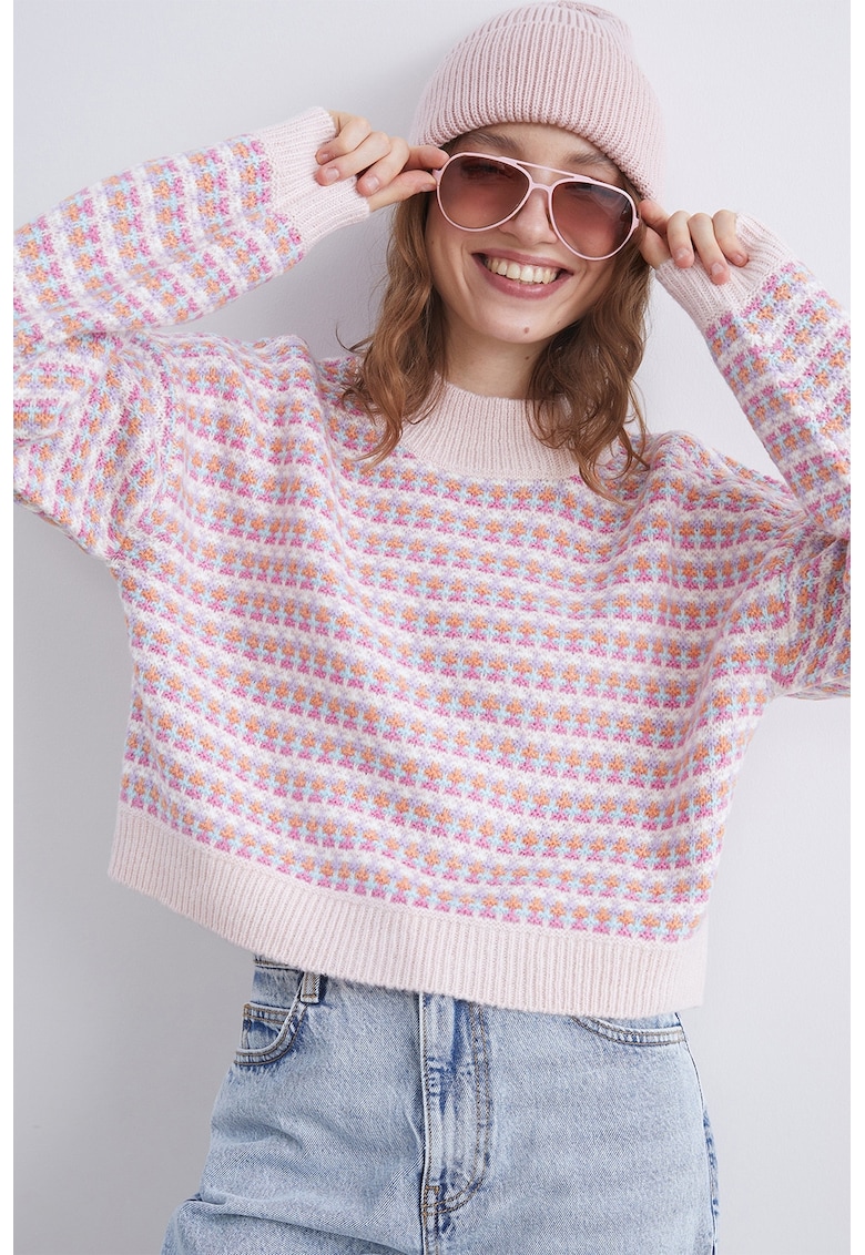 Pulover lejer cu decolteu la baza gatului