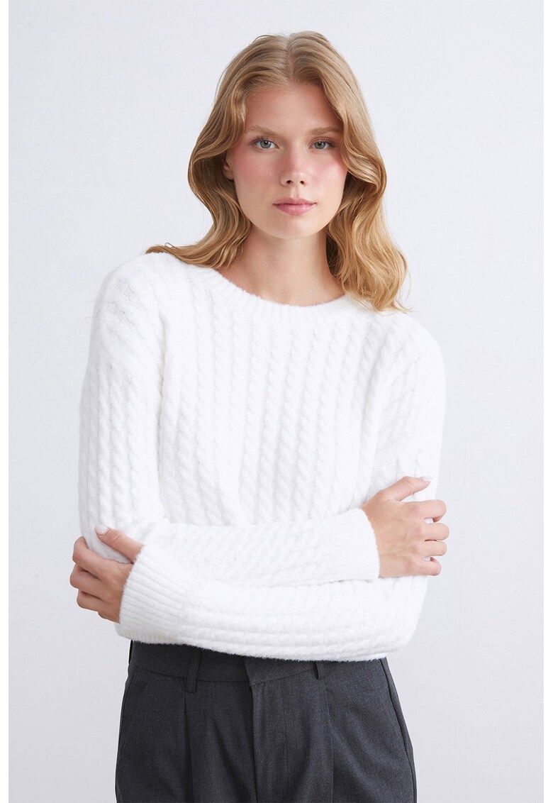 Pulover tricotat cu decolteu rotund