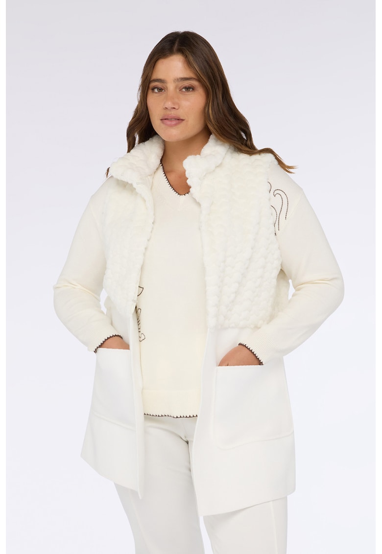 Vesta lunga pufoasa cu buzunare