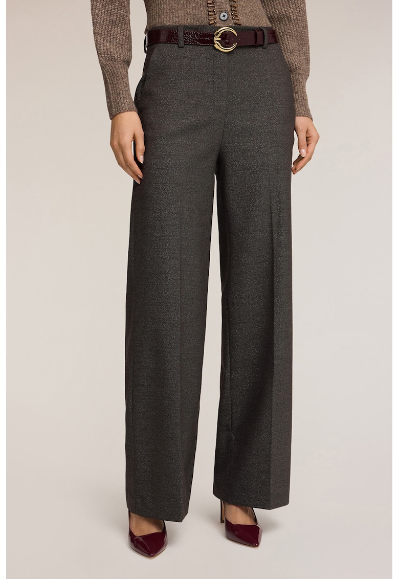 Pantaloni cu croiala ampla si pensa