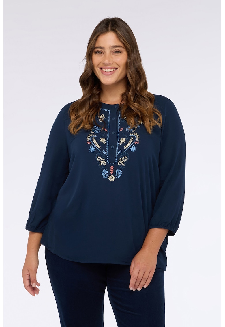 Bluza cu broderie si fenta cu nasturi