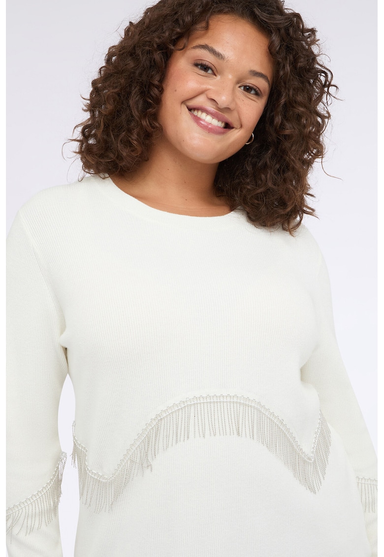Pulover cu franjuri si decolteu la baza gatului