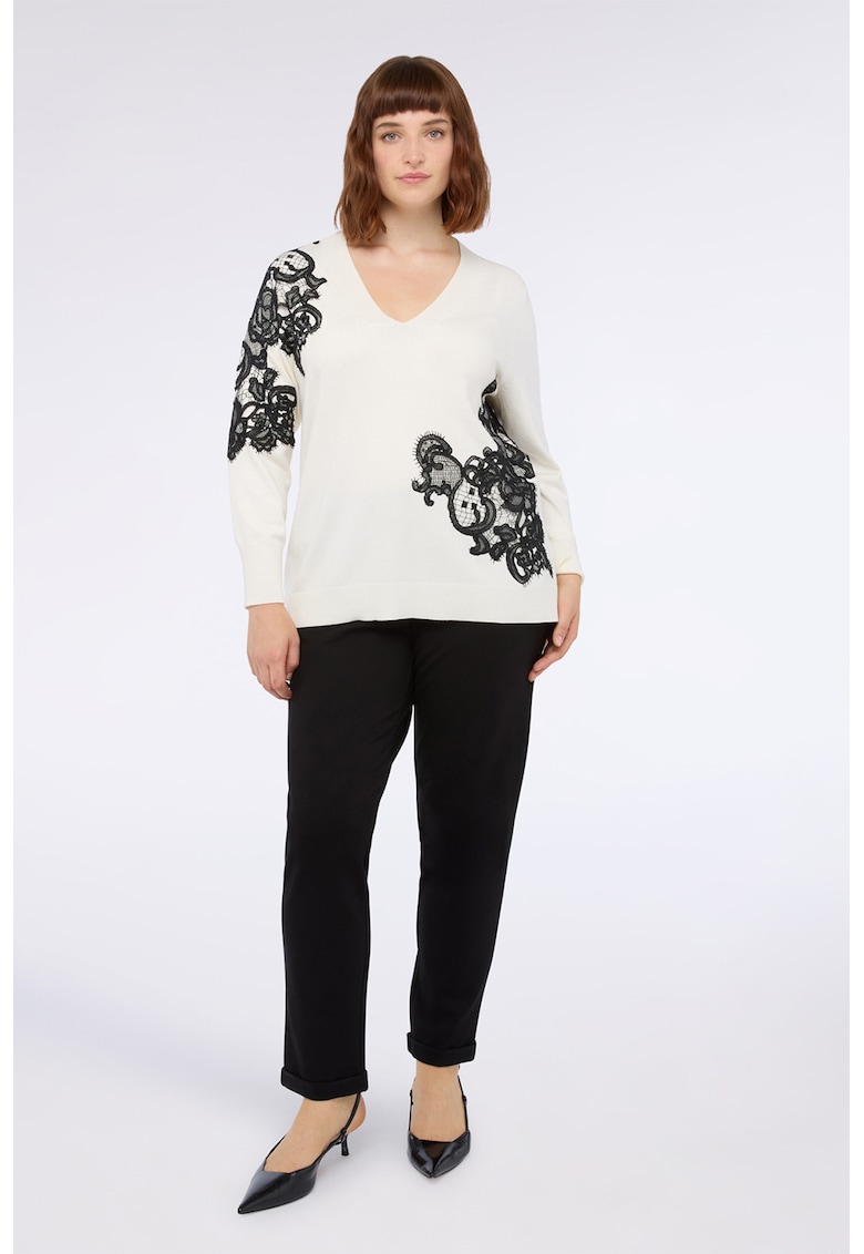 Pulover cu decolteu in V si aplicatie din dantela