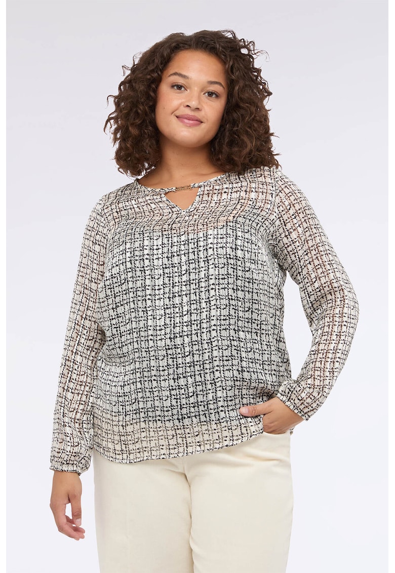 Bluza cu decupaj si model