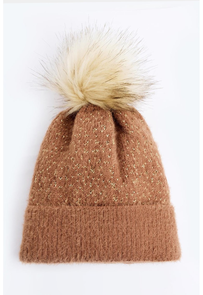 Caciula tricotata cu ciucure