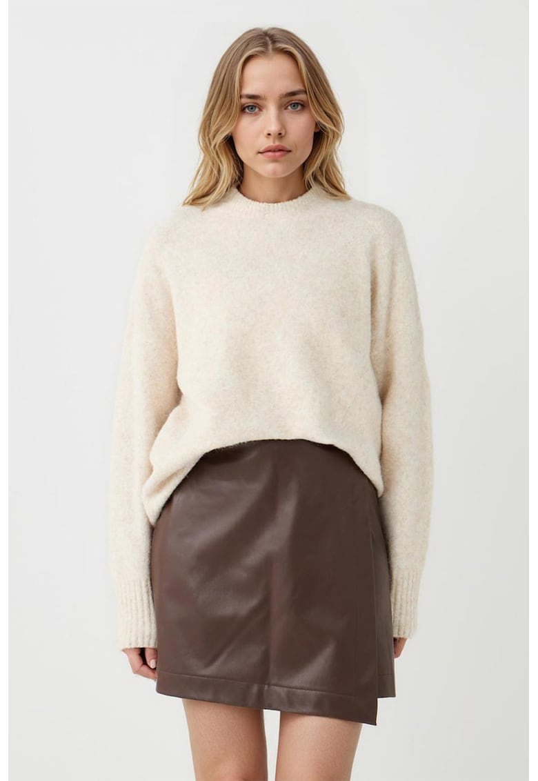 Fusta din piele ecologica cu croiala petrecuta