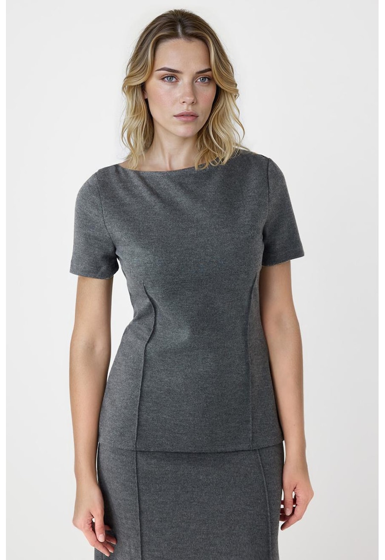 Tricou cu model uni si decolteu barcuta