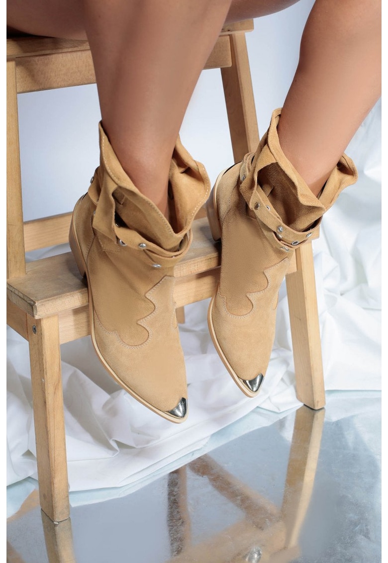 Ciocate din piele intoarsa - cu detalii metalice Emira