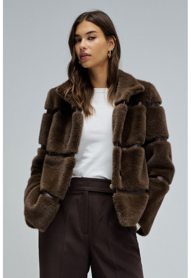 Palton de blana sintetica cu guler ascutit