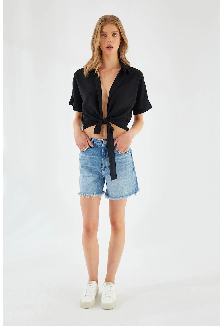Camasa dama crop cu decolteu in V - inchidere cu cravata - croiala slim - negru - textil -