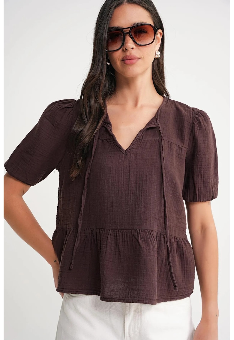 Bluza dama texturata - cu decolteu rotund - maro - muselina