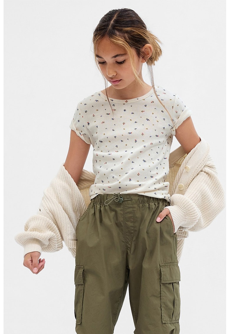 Tricou cu model floral si decolteu la baza gatului