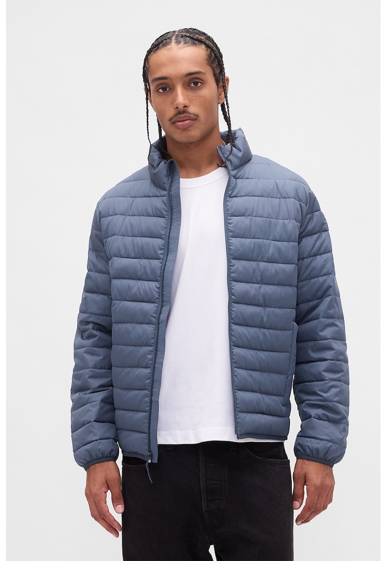 Jacheta pufoasa cu guler si fermoar