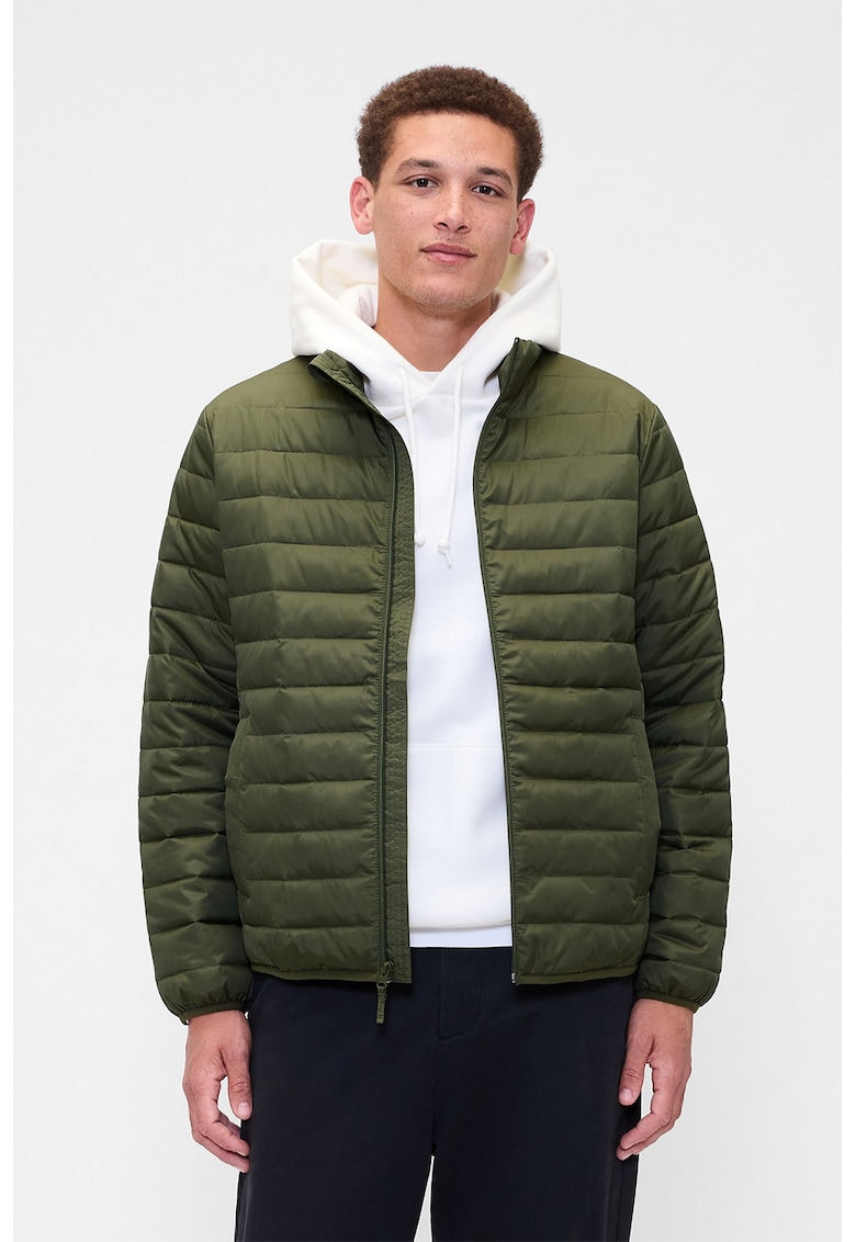 Jacheta pufoasa cu guler si fermoar