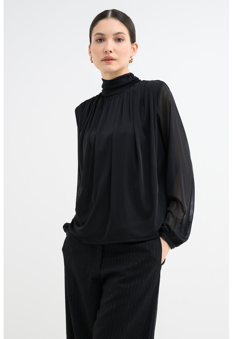 Bluza vaporoasa cu guler inalt