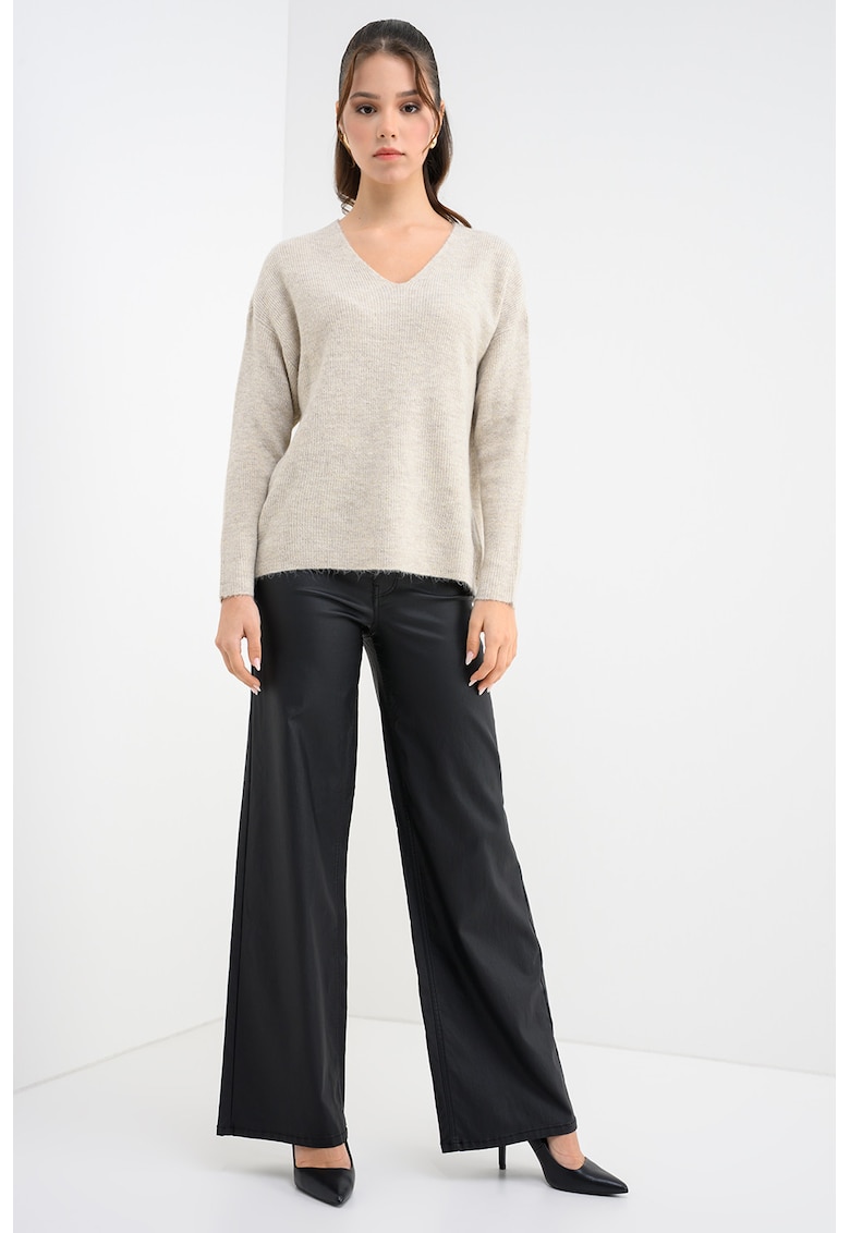 Pulover cu decolteu in V si insertii stralucitoare