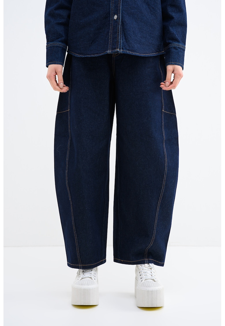 Blugi ampli cu talie inalta