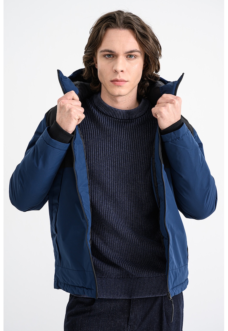 Geaca cu vatelina subtire si finisaj rezistent la apa