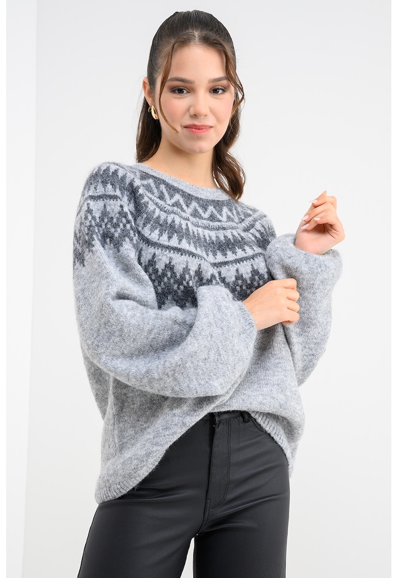 Pulover lejer cu decolteu la baza gatului