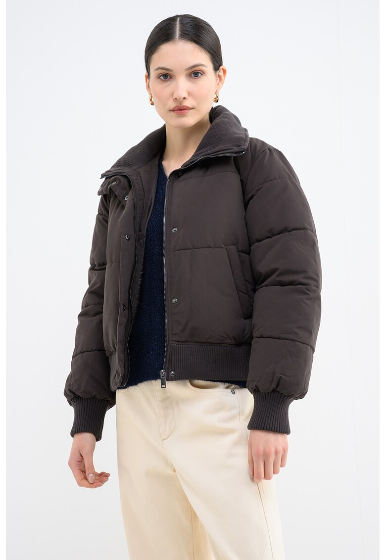 Geaca cu vatelina si guler inalt