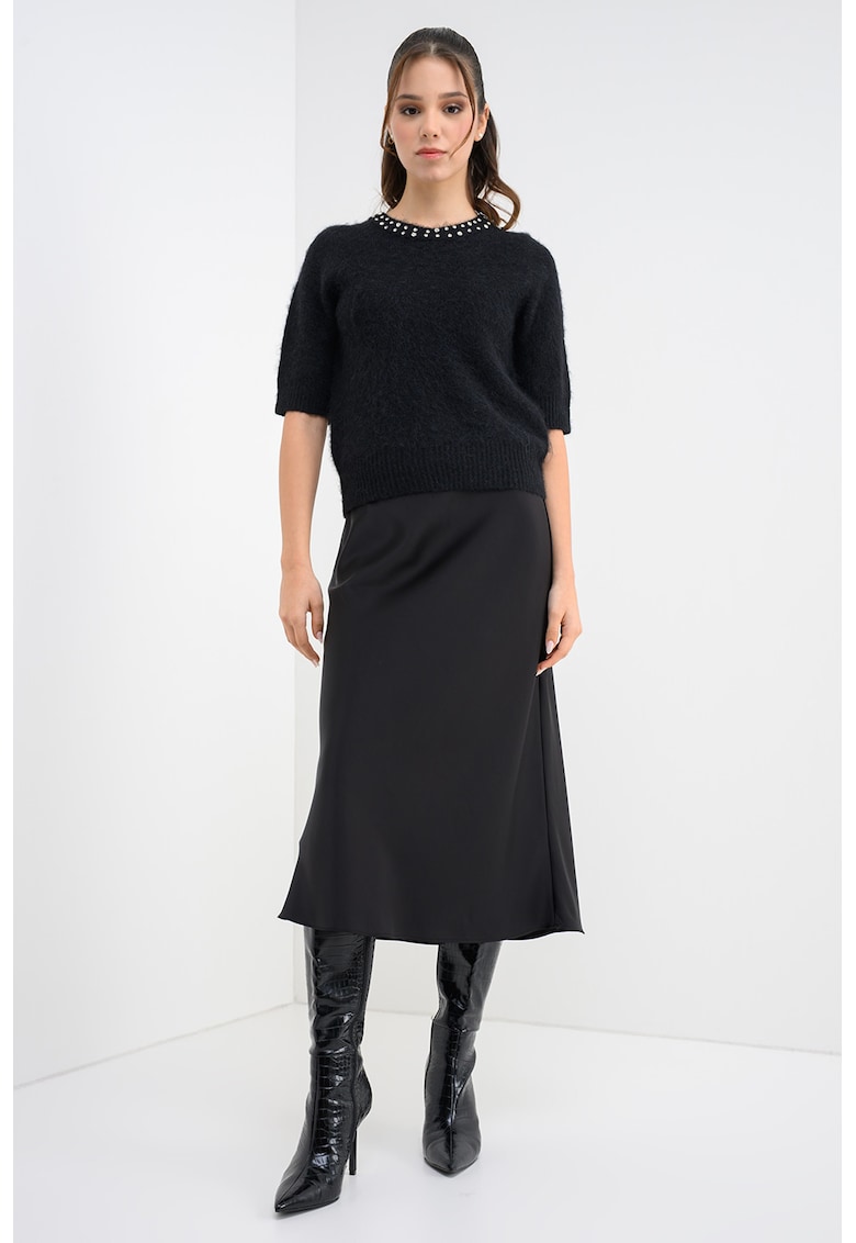 Pulover cu maneci medii si decolteu cu strasuri