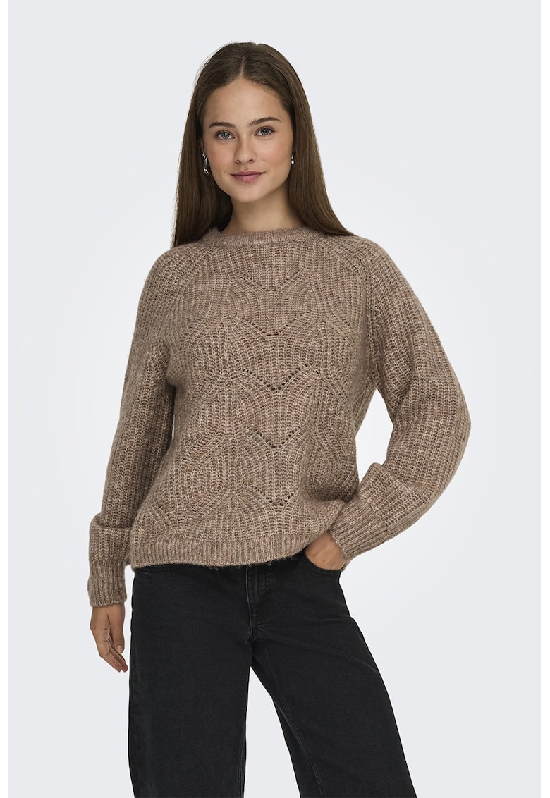 Pulover lejer cu perforatii