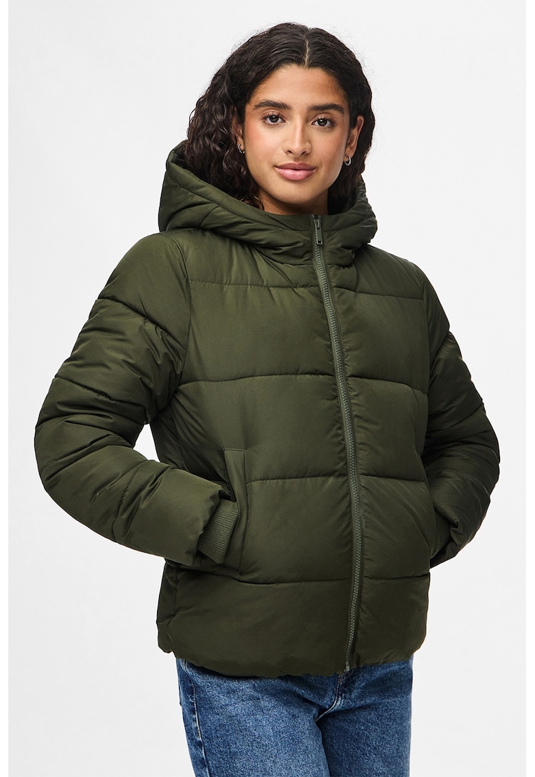 Geaca scurta cu vatelina si aspect matlasat