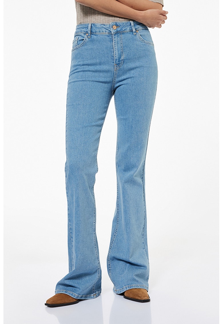 Blugi ampli cu talie medie