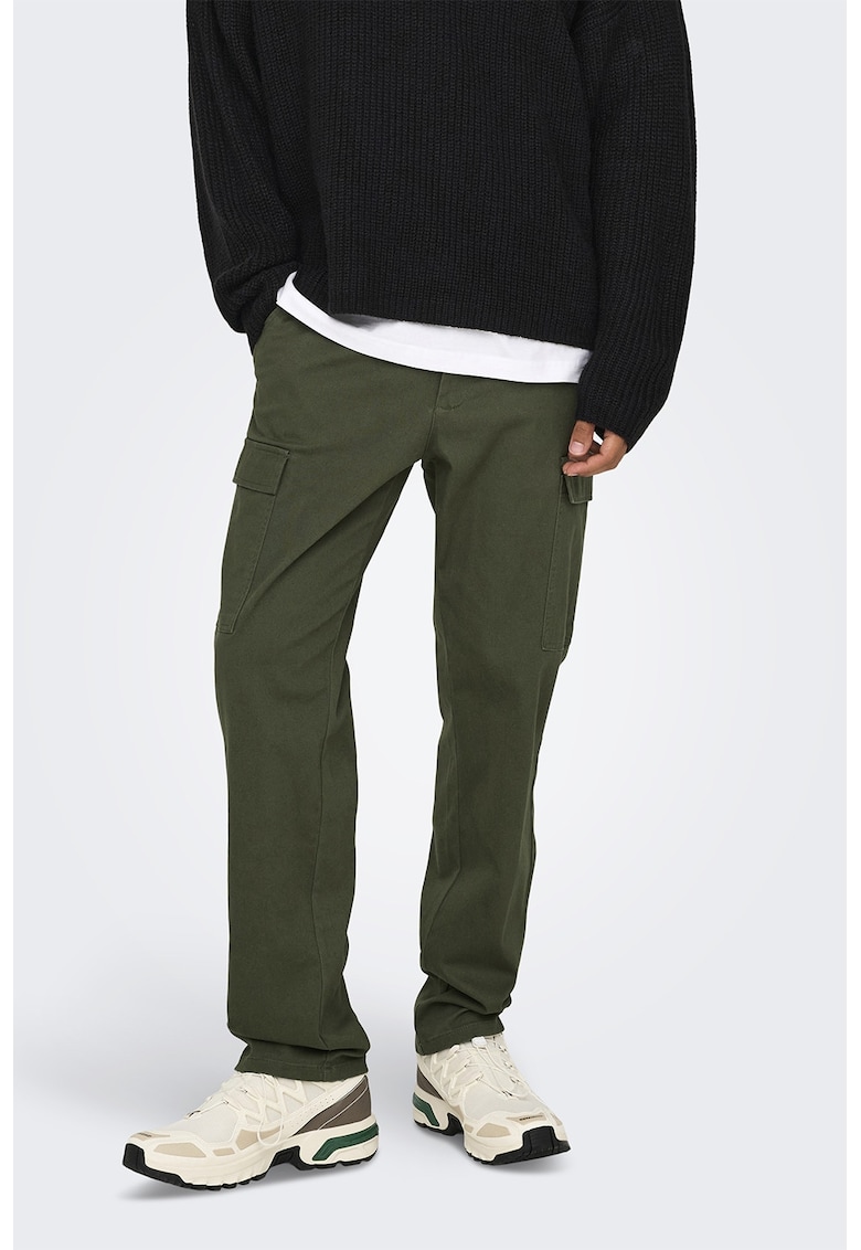 Pantaloni regular fit cu talie medie si buzunare