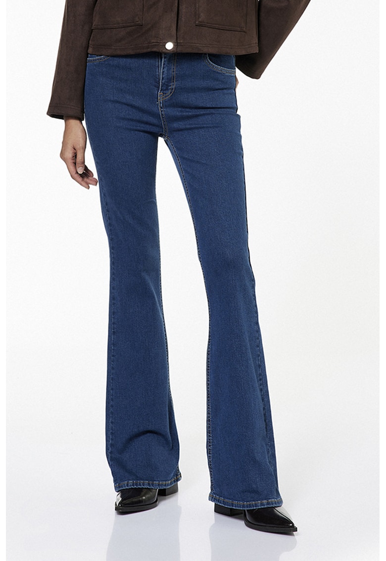 Blugi ampli cu talie medie