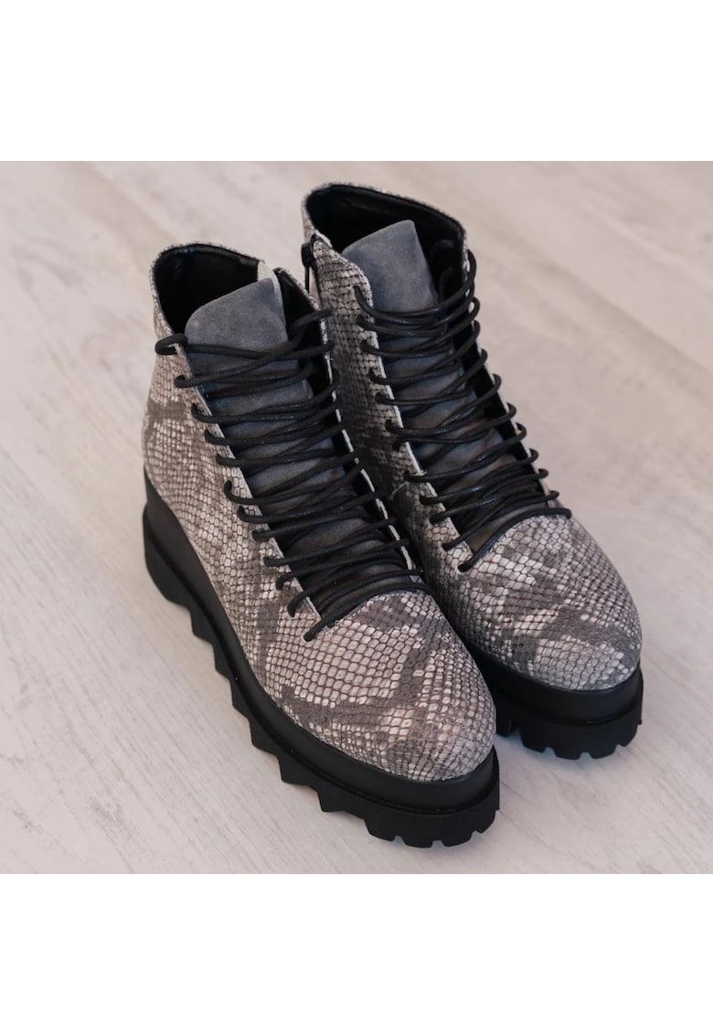 Exclusive - Ghete din piele cu aspect piele de sarpe Lyon