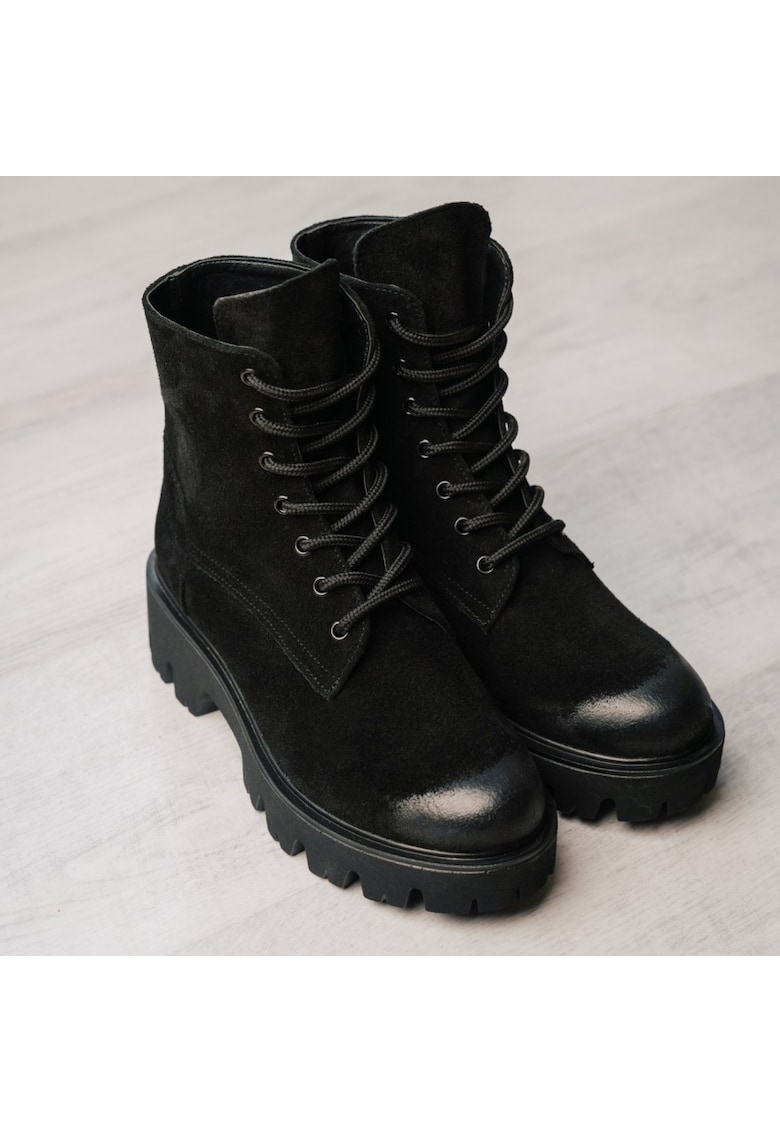 Bocanci din piele intoarsa - cu siret Classic