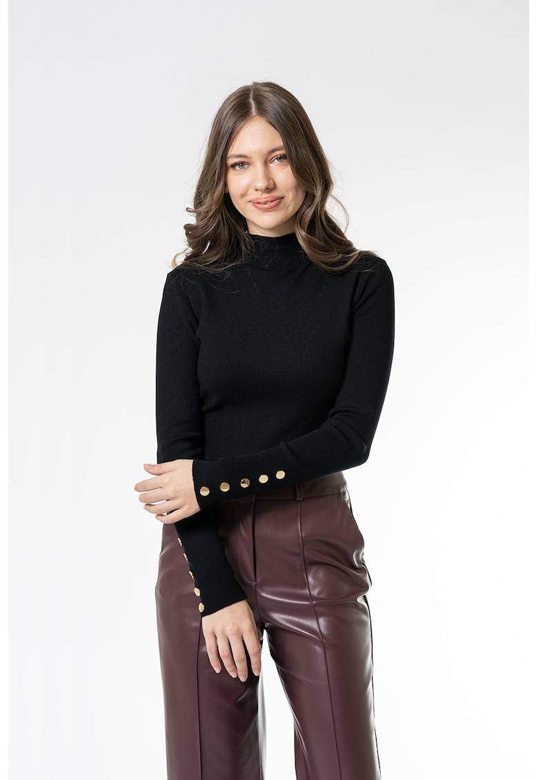 Pulover tricotat fin cu nasturi decorativi