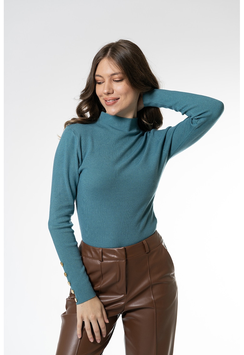 Pulover tricotat fin cu nasturi decorativi