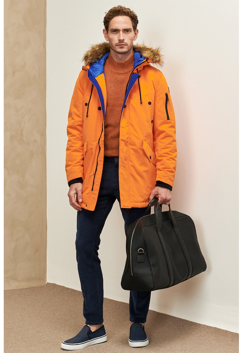 Geaca cu garnitura cu blana sintetica