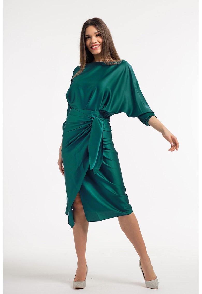 Rochie petrecuta cu slit pe partea din fata