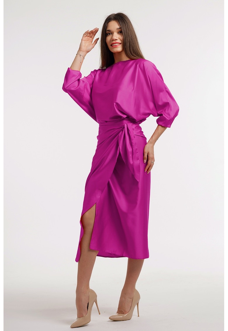 Rochie petrecuta cu slit pe partea din fata