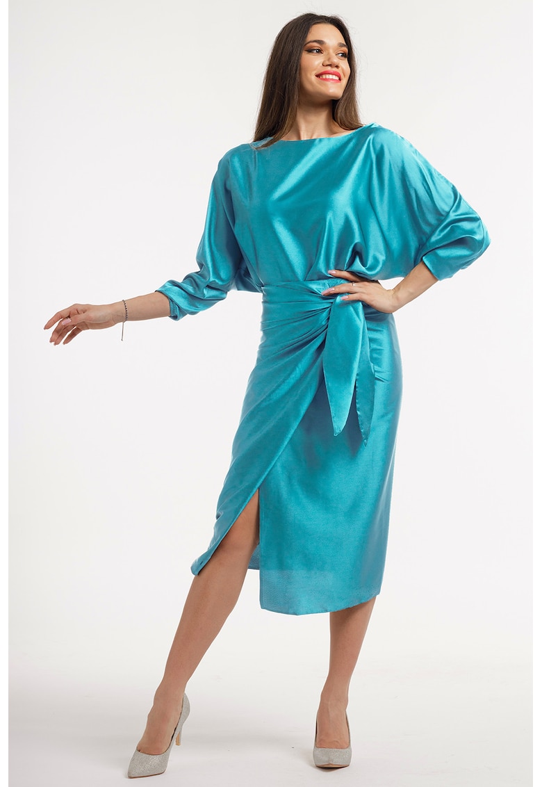 Rochie petrecuta cu slit pe partea din fata