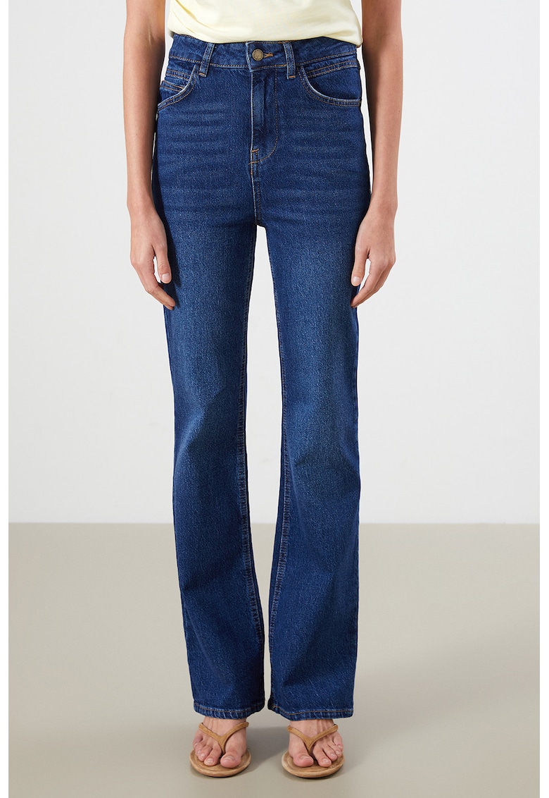 Blugi cu terminatie franjurata