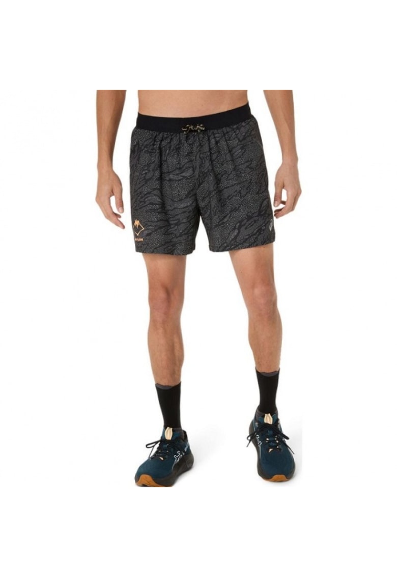 Pantaloni sport barbati - Fujitrail All Over Print - scurti - negru - material respirabil