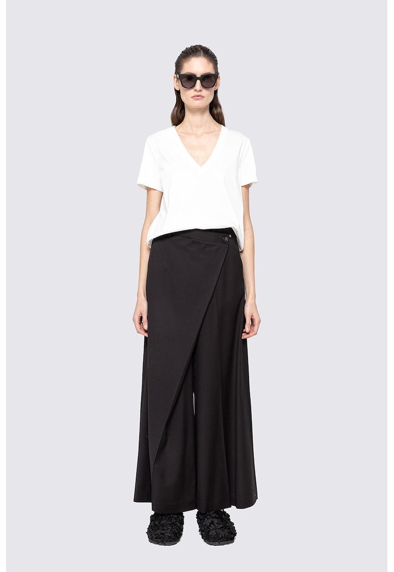 Pantaloni cu design petrecut si croiala ampla