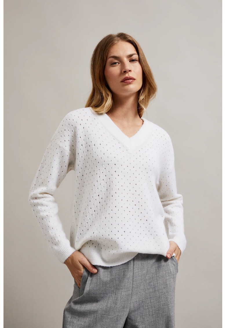 Pulover cu model perforat si fir metalic alb - Alb