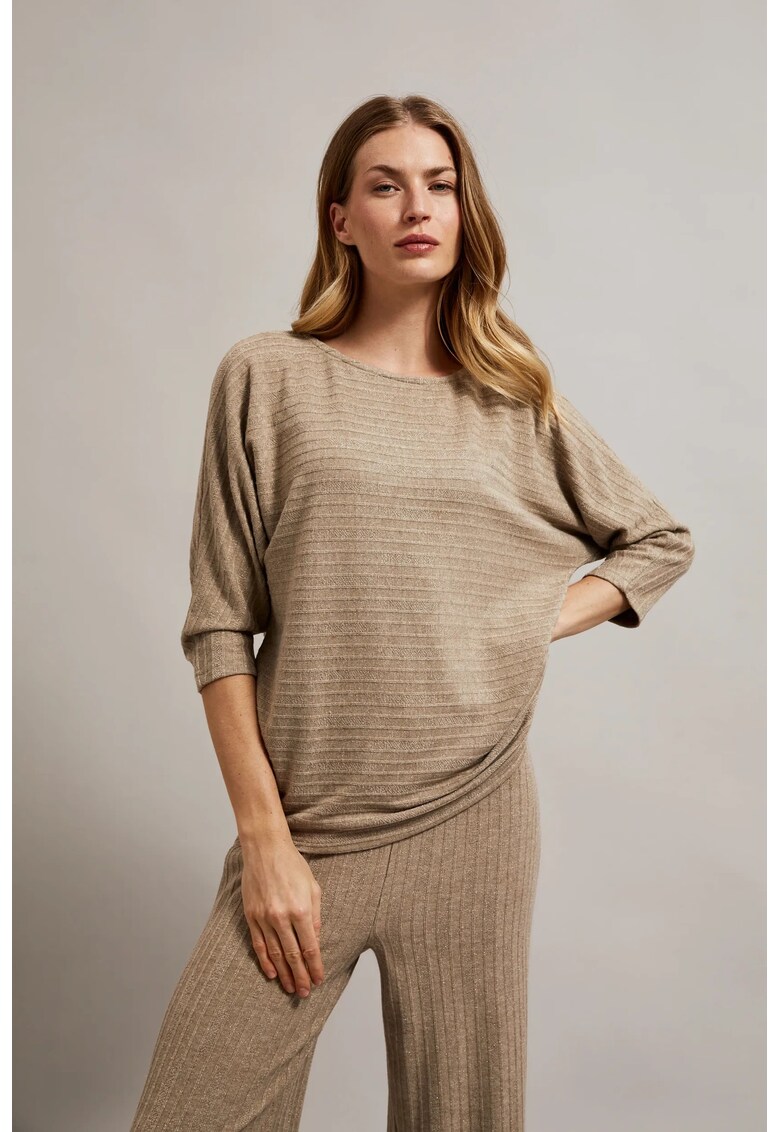 Pulover bej cu fir metalic - Bej