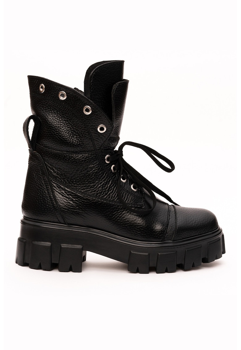 Cizme din piele cu aspect granulat si aspect masiv